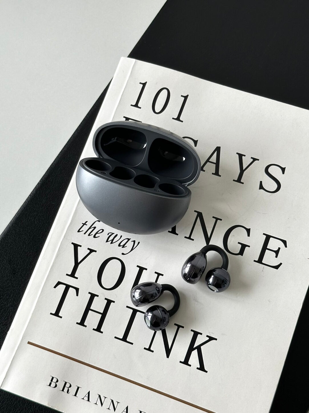M91-Trail-Ready Clip Earphones 2025 - Multilingual Translator and Open-Air HD Sound, 50H Hiking-Proof Battery | Run Commute Essential